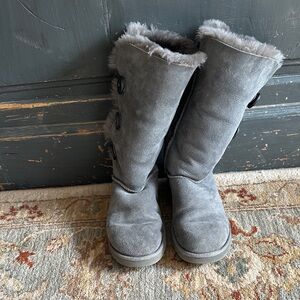 UGG Original Genuine Sheepskin Bailey Button (Triple Button) Boot